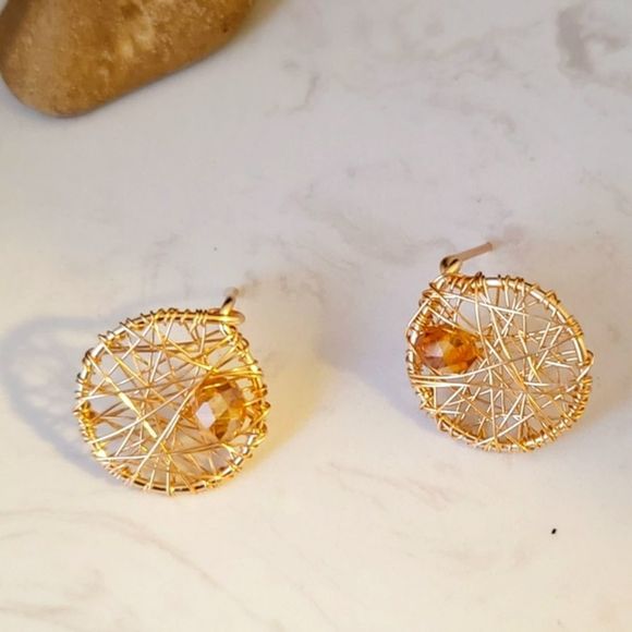New handmade gold tone wire with crystals studs - Picture 7 of 9